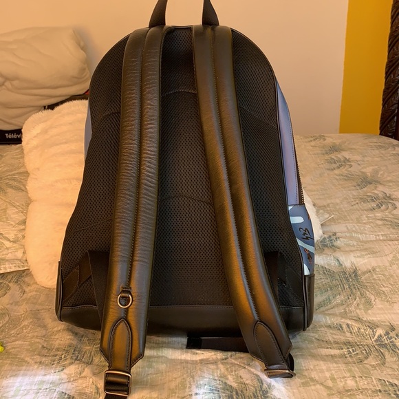 Limited edition Coach backpack featuring Artist Keith Haring’s Illustration - Picture 2 of 3